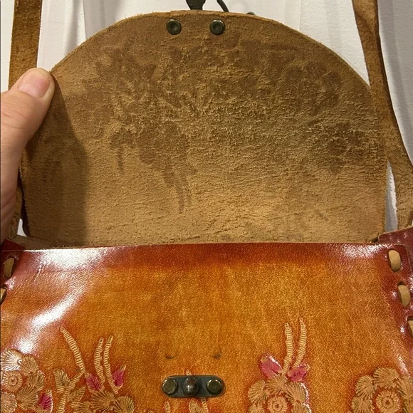Vintage 70's leather hand tooled and painted never used crossbody purse - Picture 11 of 13